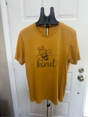 Women's Mustard Bee 'Kind' Graphic Short Sleeve Tee